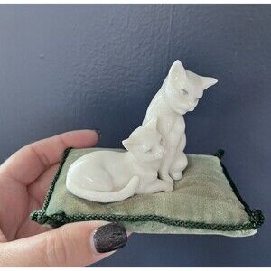 Lenwile Ardalt Pin Cushion White Porcelain Cats on Green Velvet Pillow Siamese